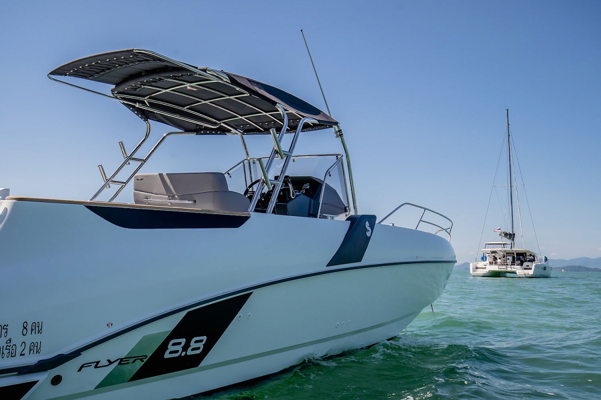 Аренда моторного катера Beneteau Flyer 8.8 NAUTI ONE на Пхукете, Таиланд