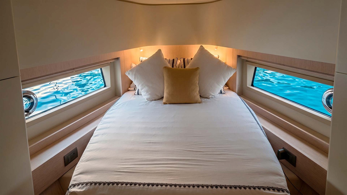 Аренда яхты Azimut Seadeck 6 на Ибице - vip-каюта
