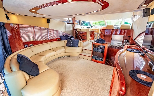 Аренда моторной яхты Fairline Squadron 58 Prima Vera в Москве