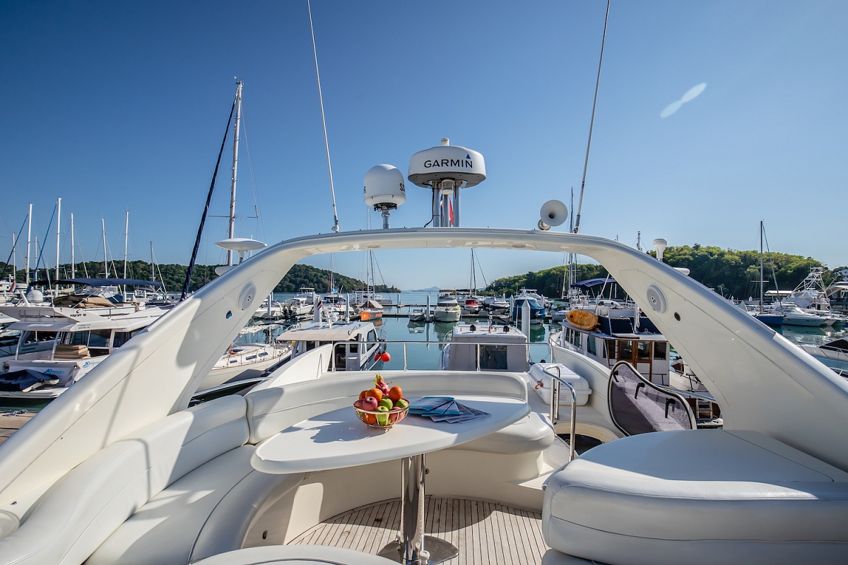Аренда моторной яхты Azimut 55 MY After 8 на Пхукете, Тайланд - флайбридж
