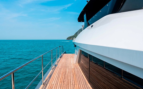 Купить моторный катамаран Floeth Yachts Solstice 67 - тиковая палуба