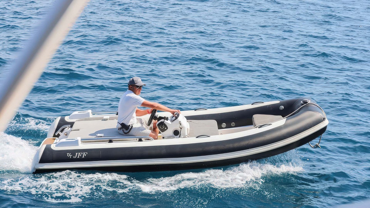 Продажа яхты Mangusta 108 во Франции - тендер