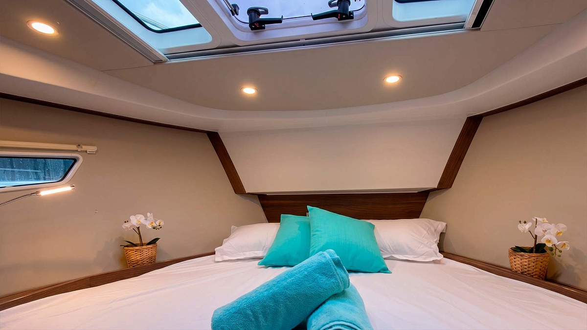 Продается яхта Sealine S330 во Франции