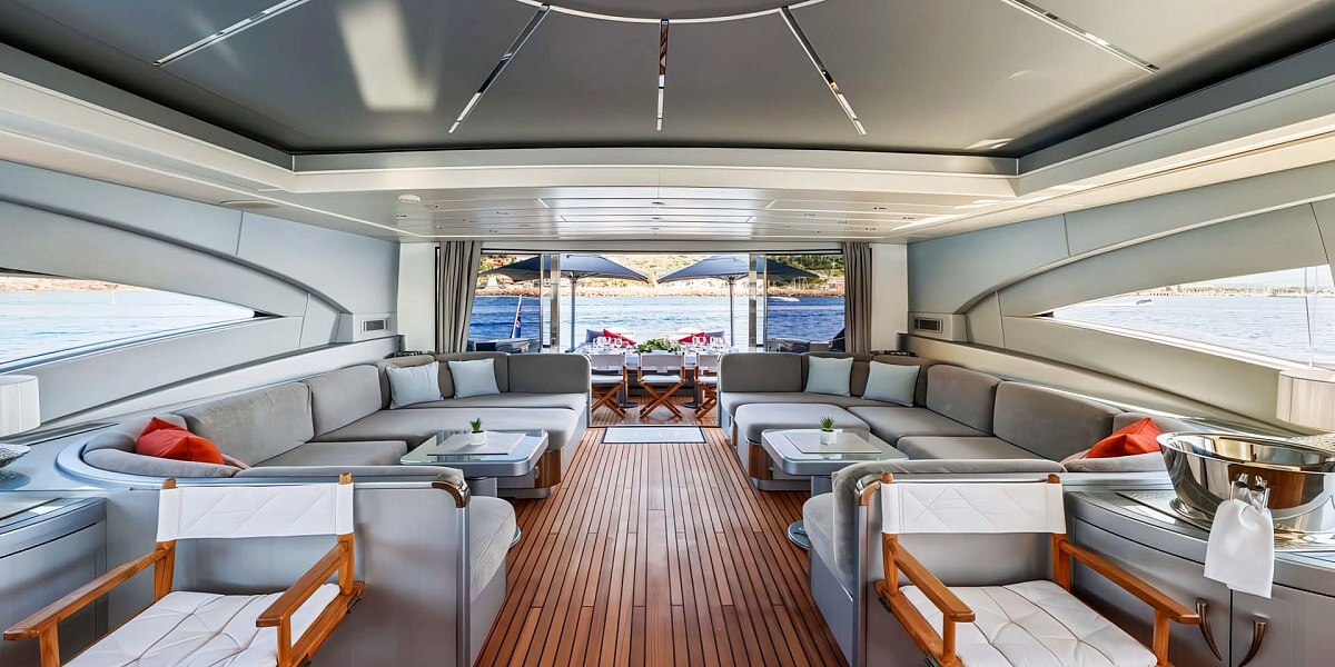 Mangusta 108 JFF салон - чартер мега яхты во Франции