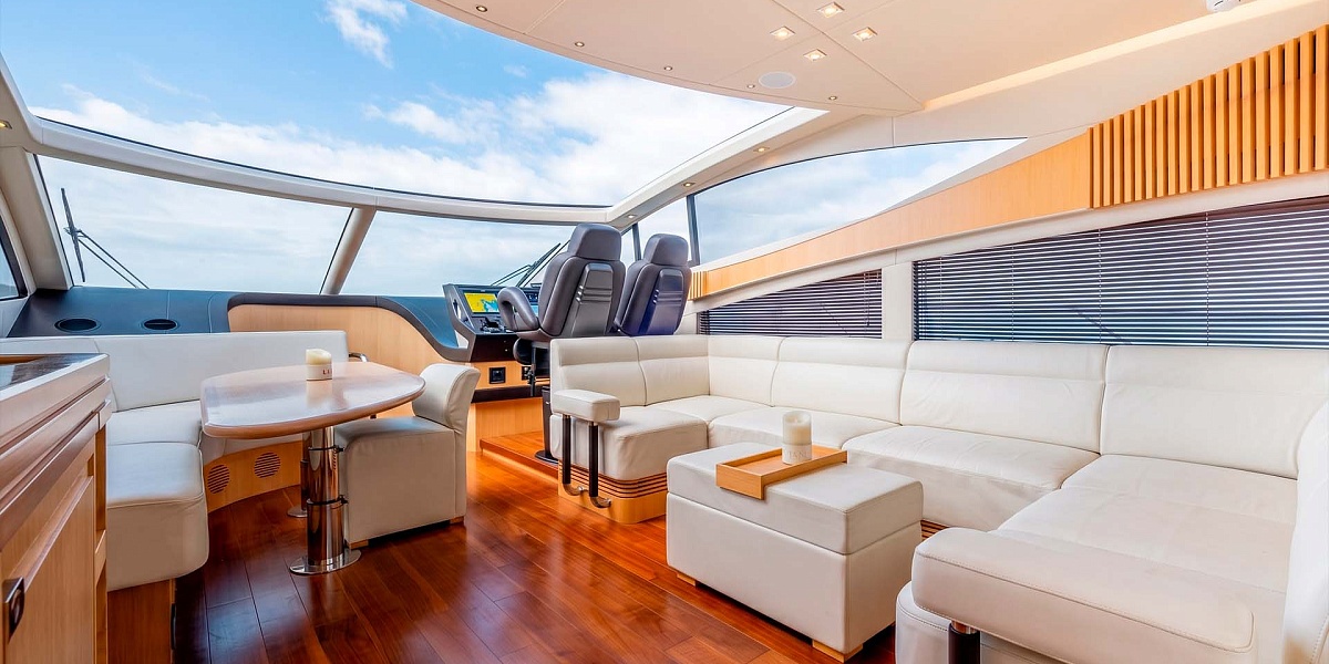 Аренда яхты Sunseeker Predator 68 на Ибице - салон