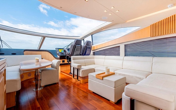 Аренда яхты Sunseeker Predator 68 на Ибице - салон