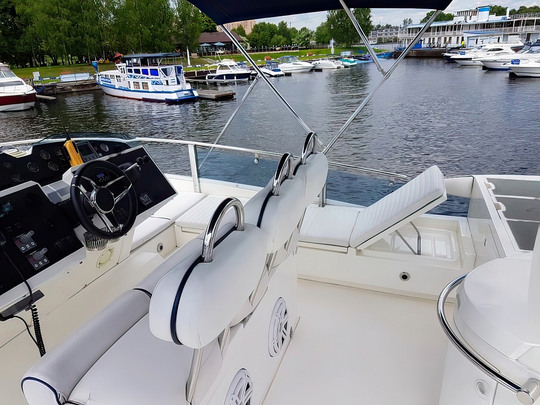 Аренда моторной яхты Fairline Squadron 58 Prima Vera в Москве