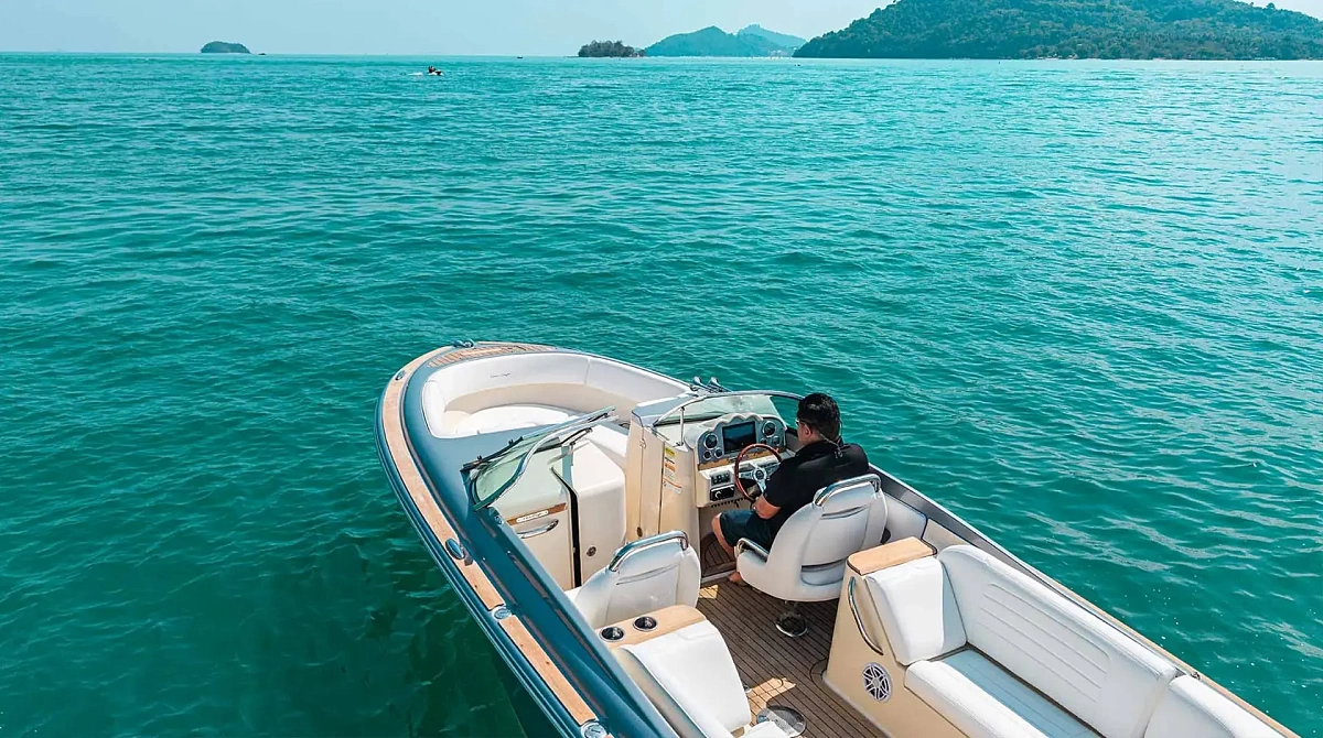 Снять катер Chris Craft 27 на Пхукете
