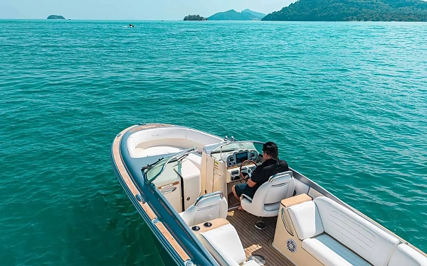Снять катер Chris Craft 27 на Пхукете