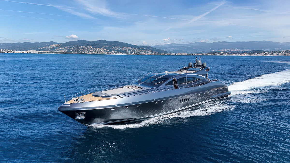 Mangusta 108 JFF в движении - аренда яхты во Франции: Канны, Ницца, Монако