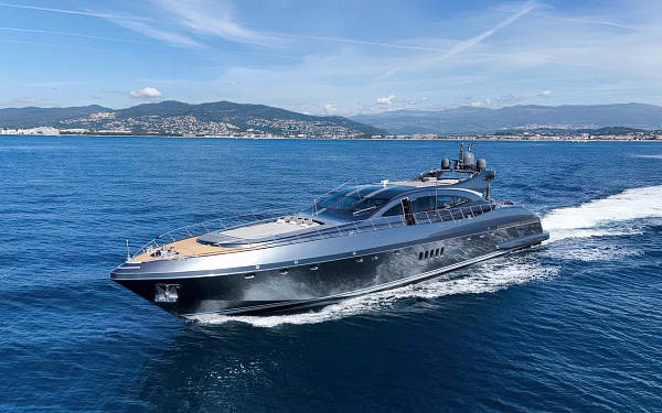 Mangusta 108 JFF в движении - аренда яхты во Франции: Канны, Ницца, Монако