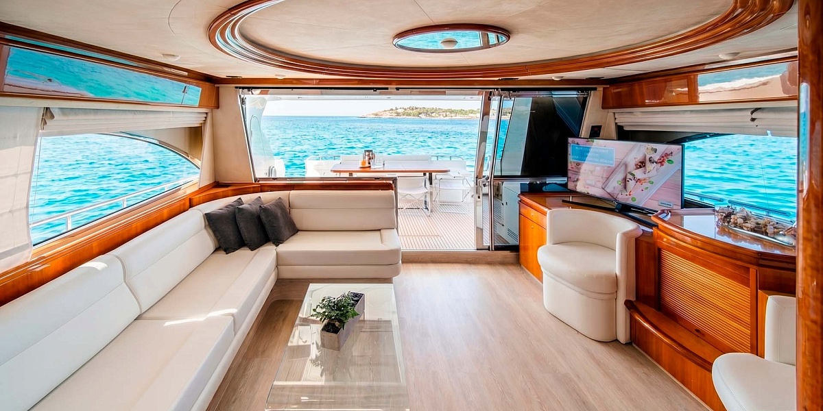 Аренда яхты Ferretti 68 на Миконосе - салон