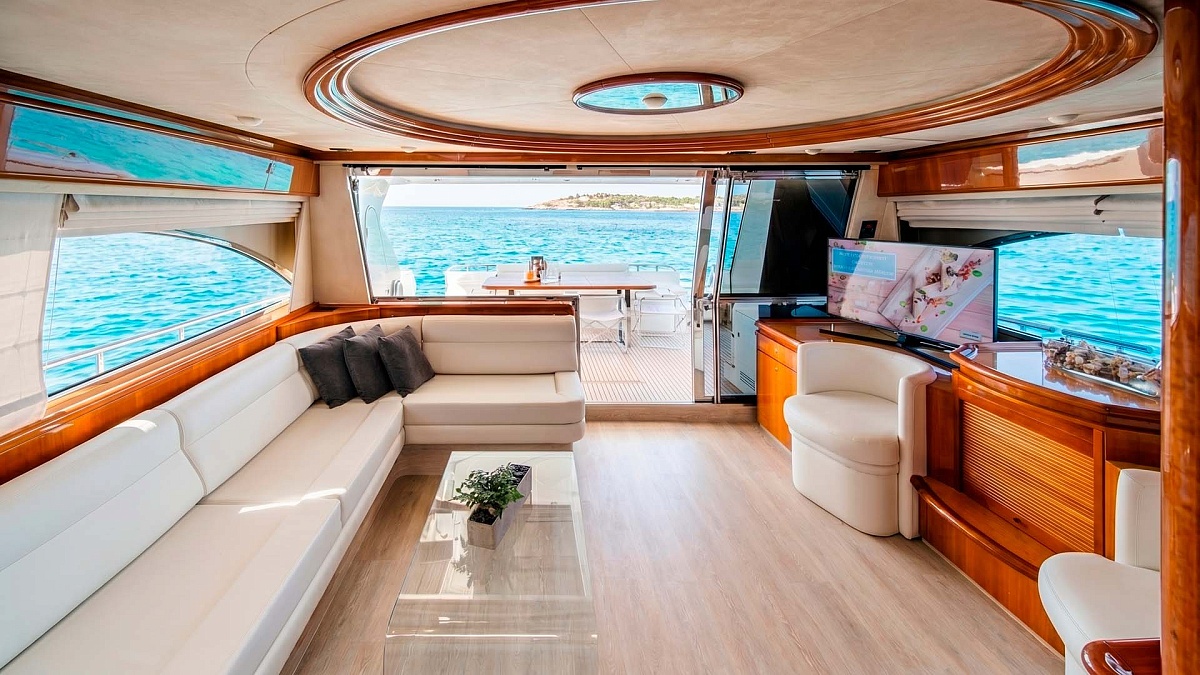Аренда яхты Ferretti 68 на Миконосе - салон