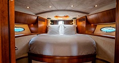 VIP каюта в яхте Galeon 440 в Питере