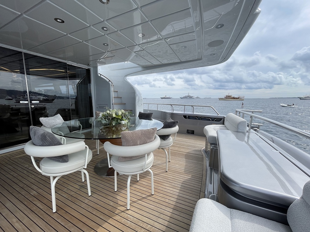 Аренда яхты Ferretti 881 RPH во Франции