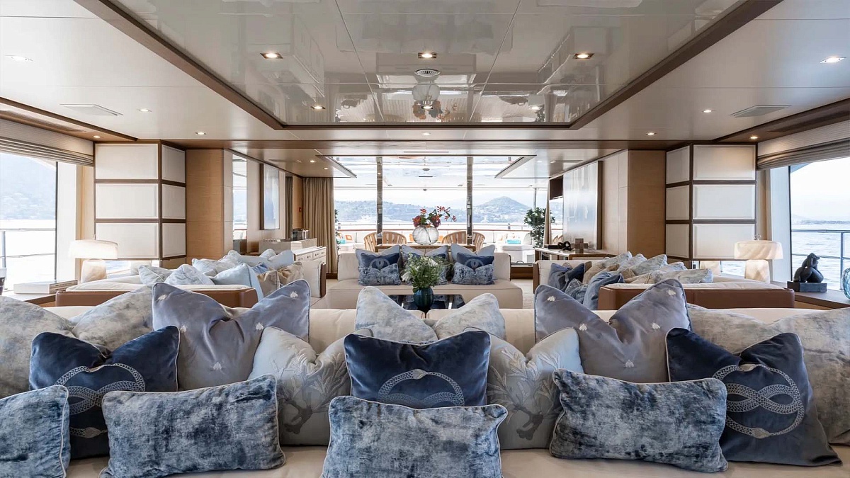 Benetti 140