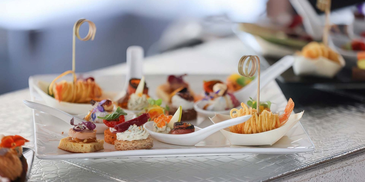 Mangusta 108 JFF ланч на борту - аренда мега яхты во Франции