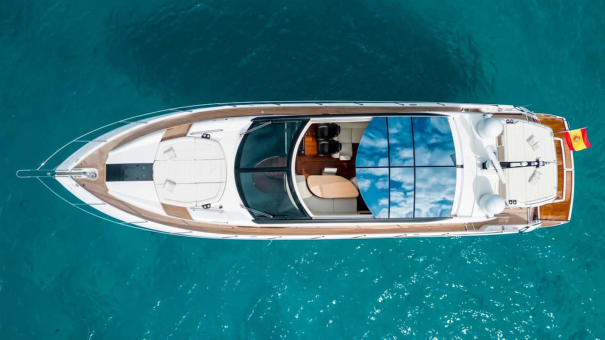 Аренда яхты Sunseeker Predator 68 на Ибице - вид сверху