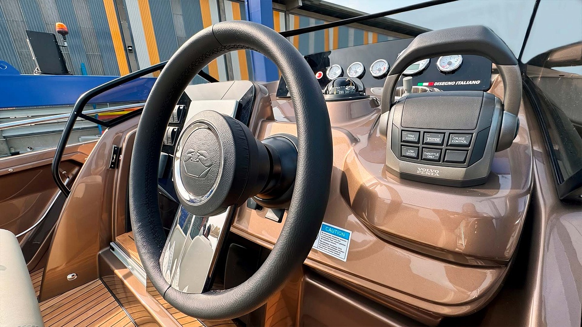 Продажа нового круизера Cranchi 30 Enduranceна Пхукете - пост шкипера