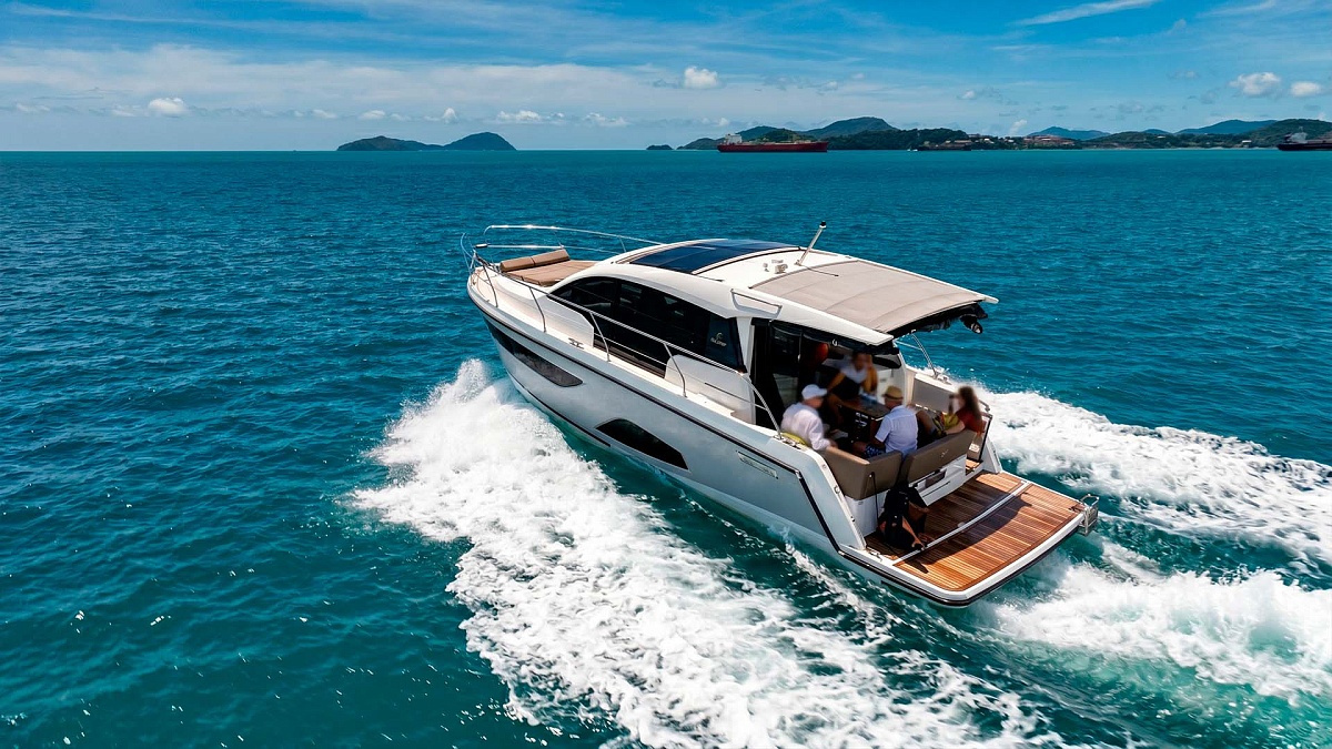 Аренда яхты Sealine C335 на Пхукете