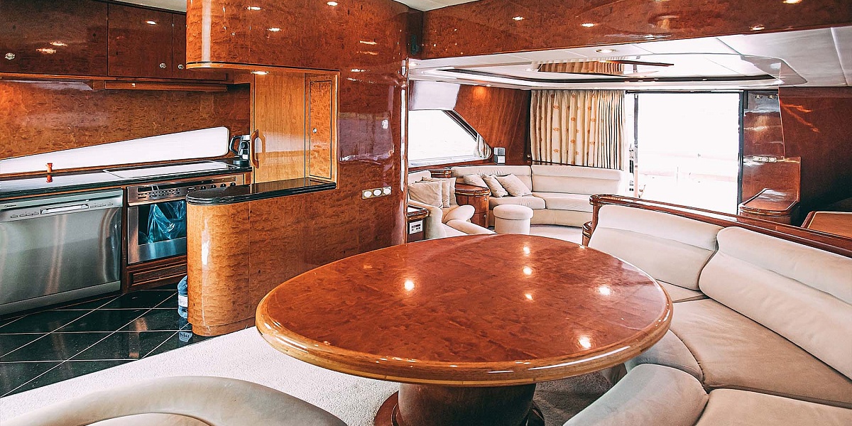 Аренда моторной яхты Elegance 65 в Санкт-Петербурге - салон