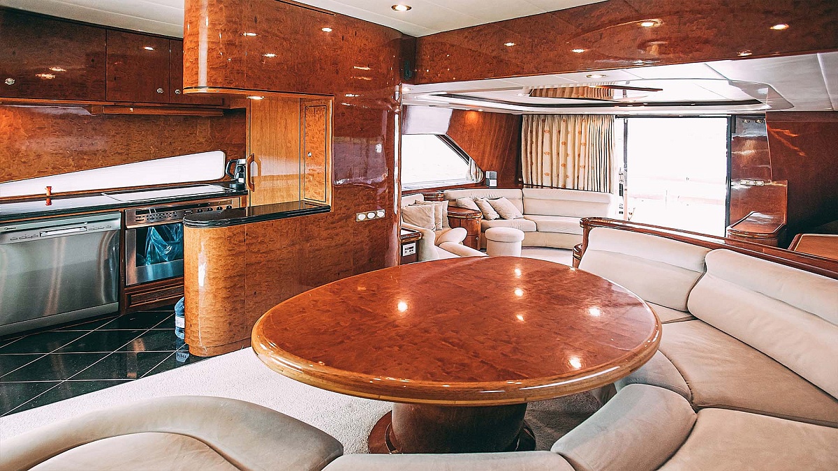Аренда моторной яхты Elegance 65 в Санкт-Петербурге - салон