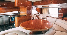 Аренда моторной яхты Elegance 65 в Санкт-Петербурге - салон