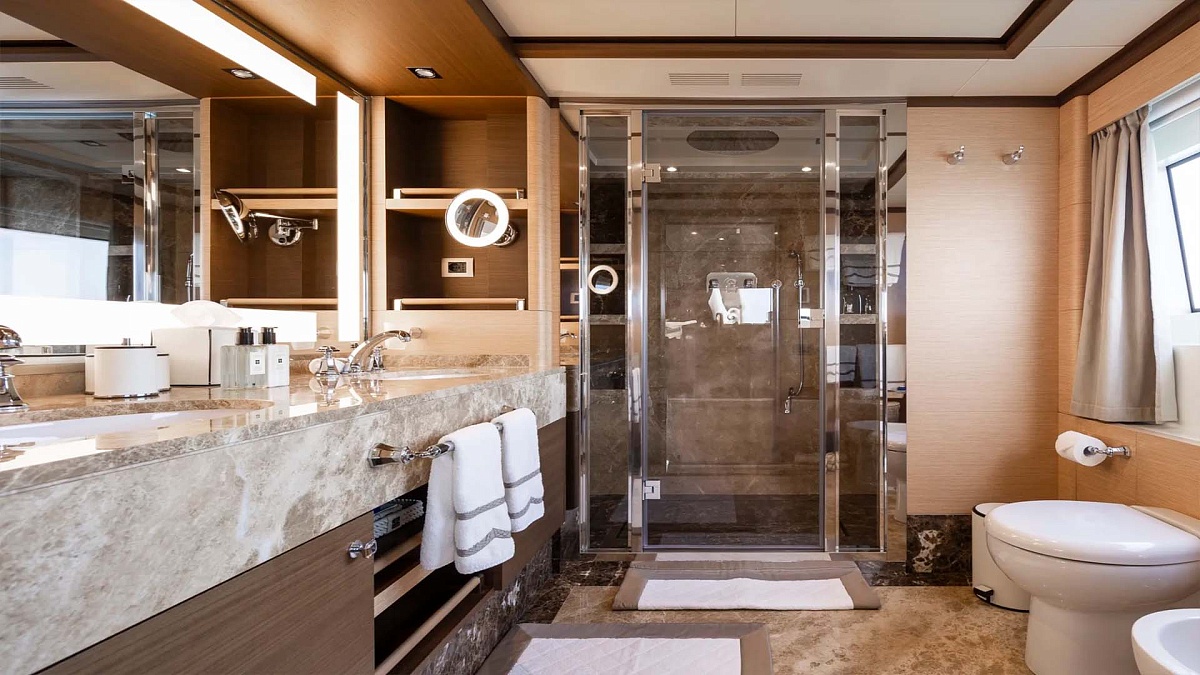 Benetti 140