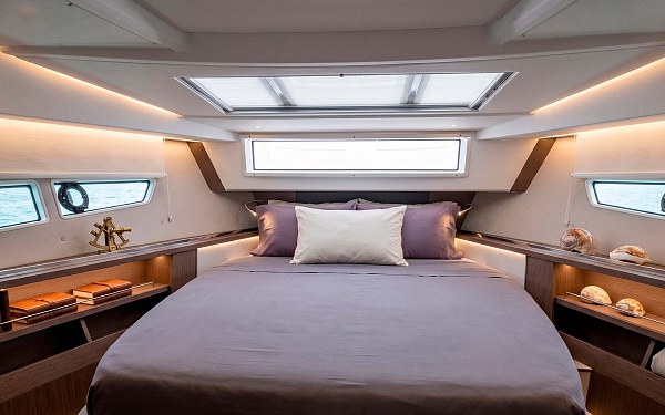 Мастер каюта в Sealine C335
