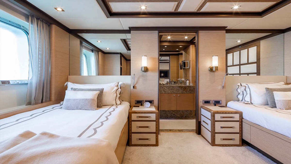 Benetti 140