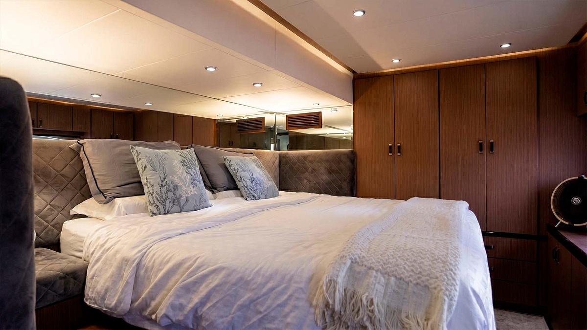 Продажа моторного катамарана Floeth Yachts Solstice 67 на Пхукете - VIP каюта
