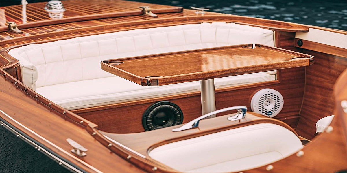 Аренда катера МИА в Санкт-Петербурге