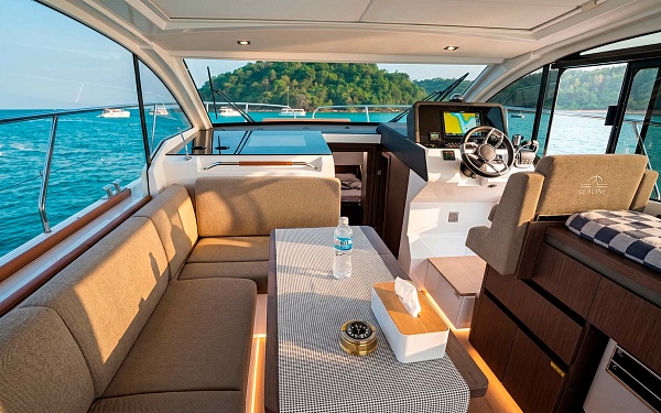 Салон  Sealine C335