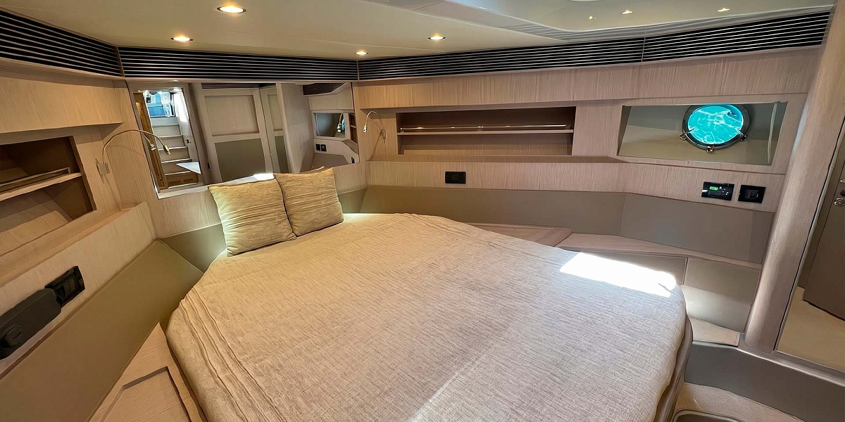 Аренда яхты Riva 63 Vertigo на Лазурном берегу - VIP-каюта