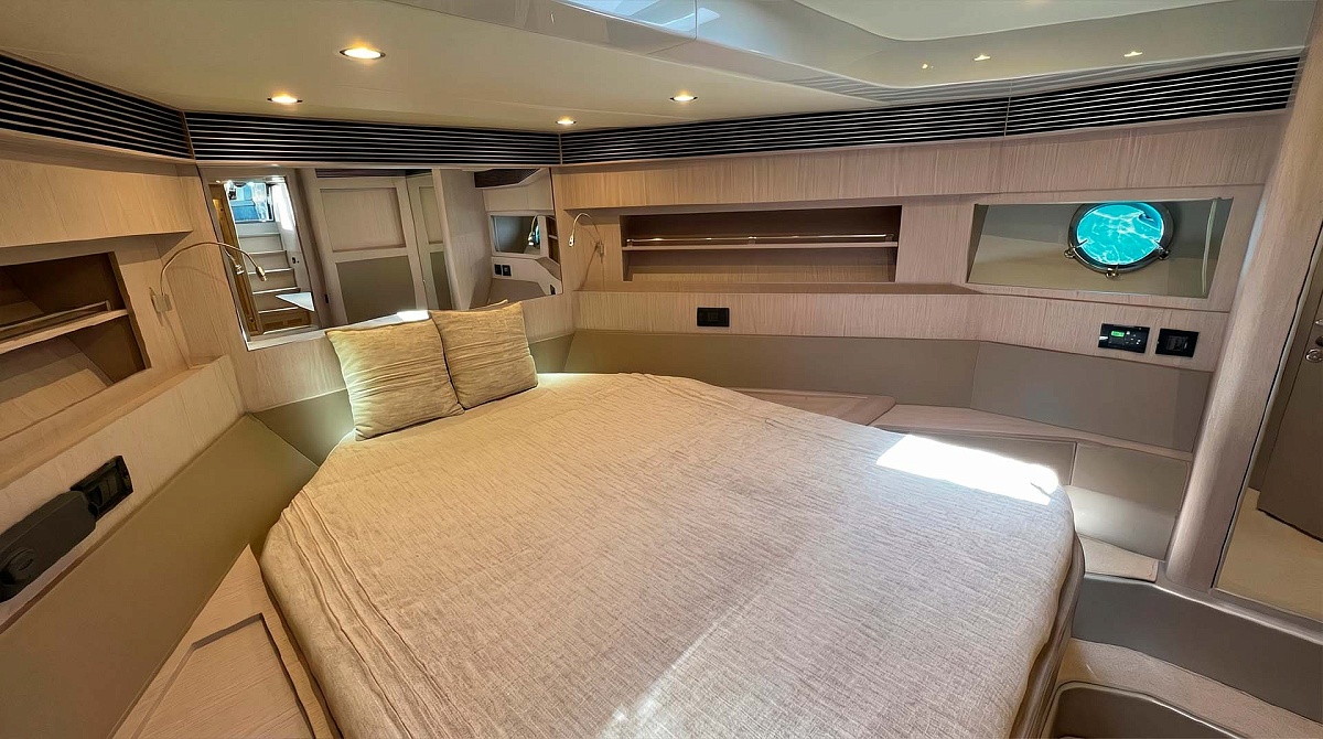 Аренда яхты Riva 63 Vertigo на Лазурном берегу - VIP-каюта