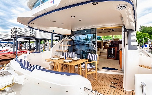 Аренда моторной яхты Fairline Squadron 58 Prima Vera в Москве