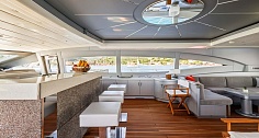 Mangusta 108 JFF барная стойка в салоне - аренда мега яхты во Франции