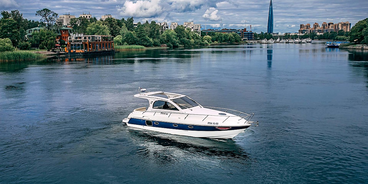 Аренда каютного катера Nordic 38 в Санкт-Петербурге