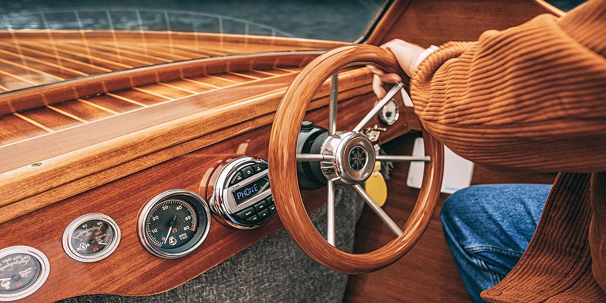 Аренда катера МИА в Санкт-Петербурге