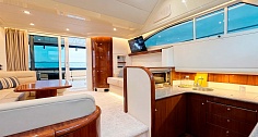 Аренда яхты Fairline Phantom 40 в Москве и Подмосковье - кухня