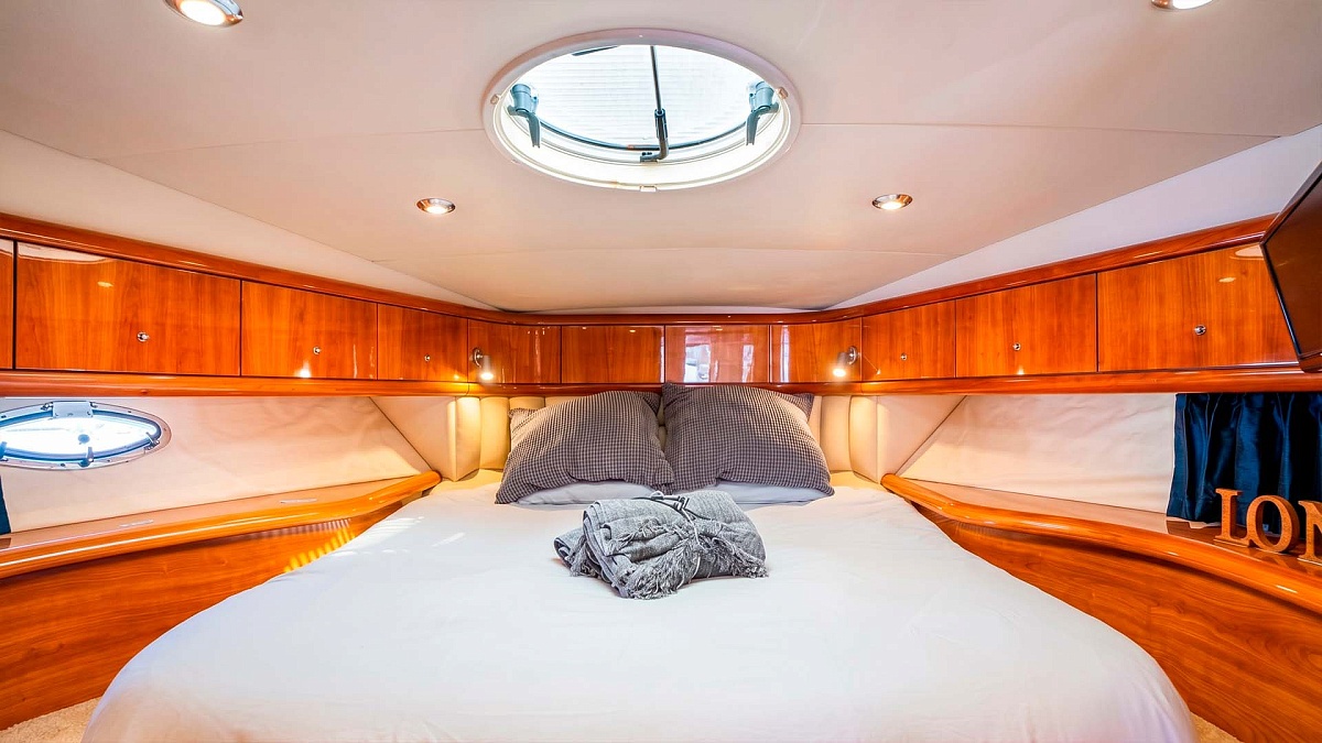 Продажа Sunseeker Camargue 50 в Испании - VIP каюта