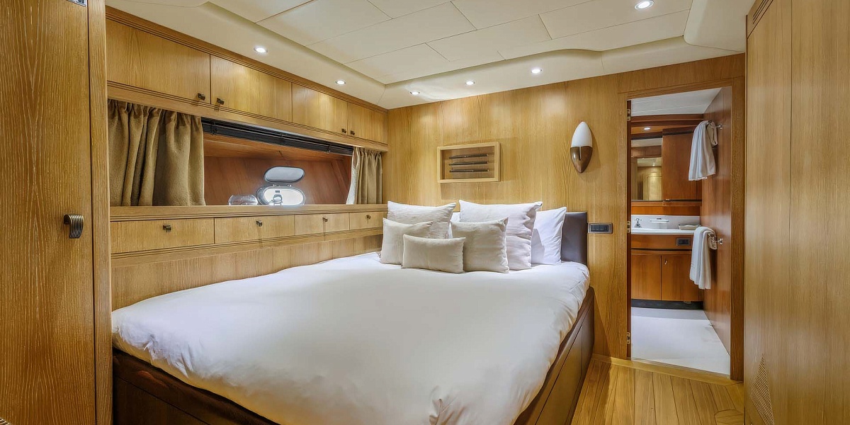 Mangusta 108 JFF гостевая каюта - аренда мега яхты во Франции