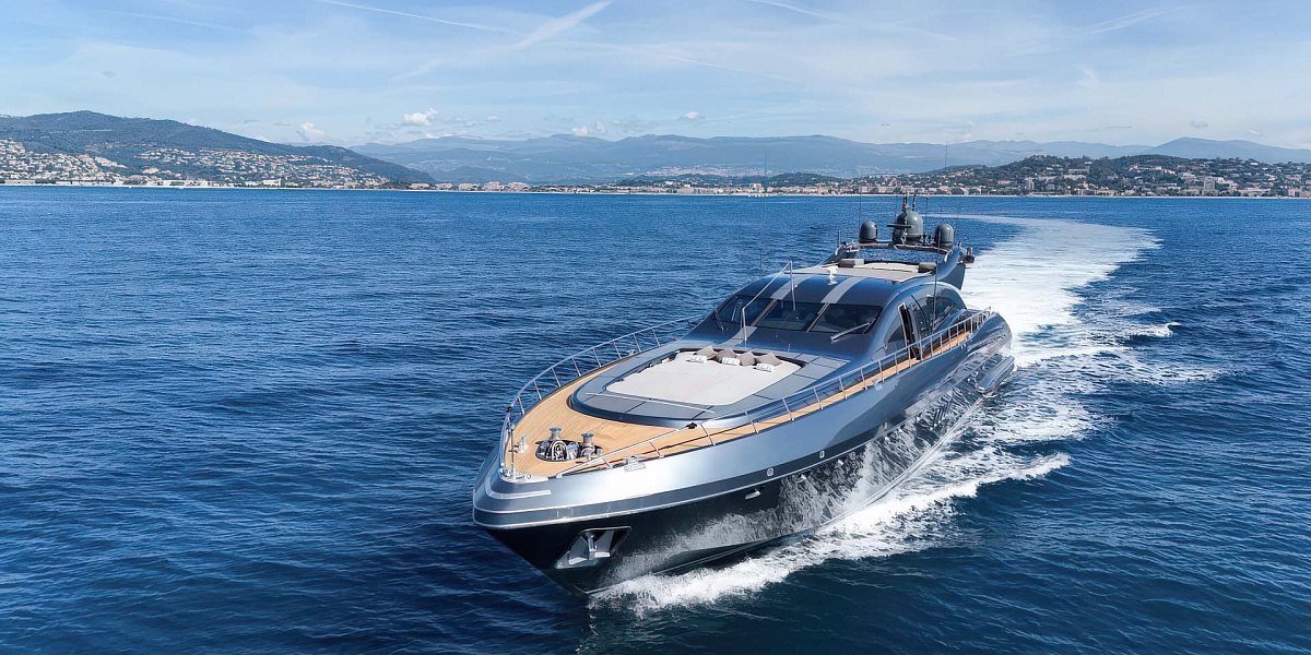 Mangusta 108 JFF глиссирует - аренда яхты во Франции