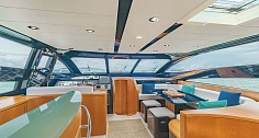 Аренда яхты Riva 70 Aria Blue на Пхукете - диваны в салоне