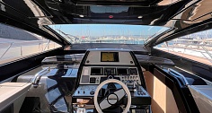 Аренда яхты Riva 63 Vertigo во Франции - капитанский пост