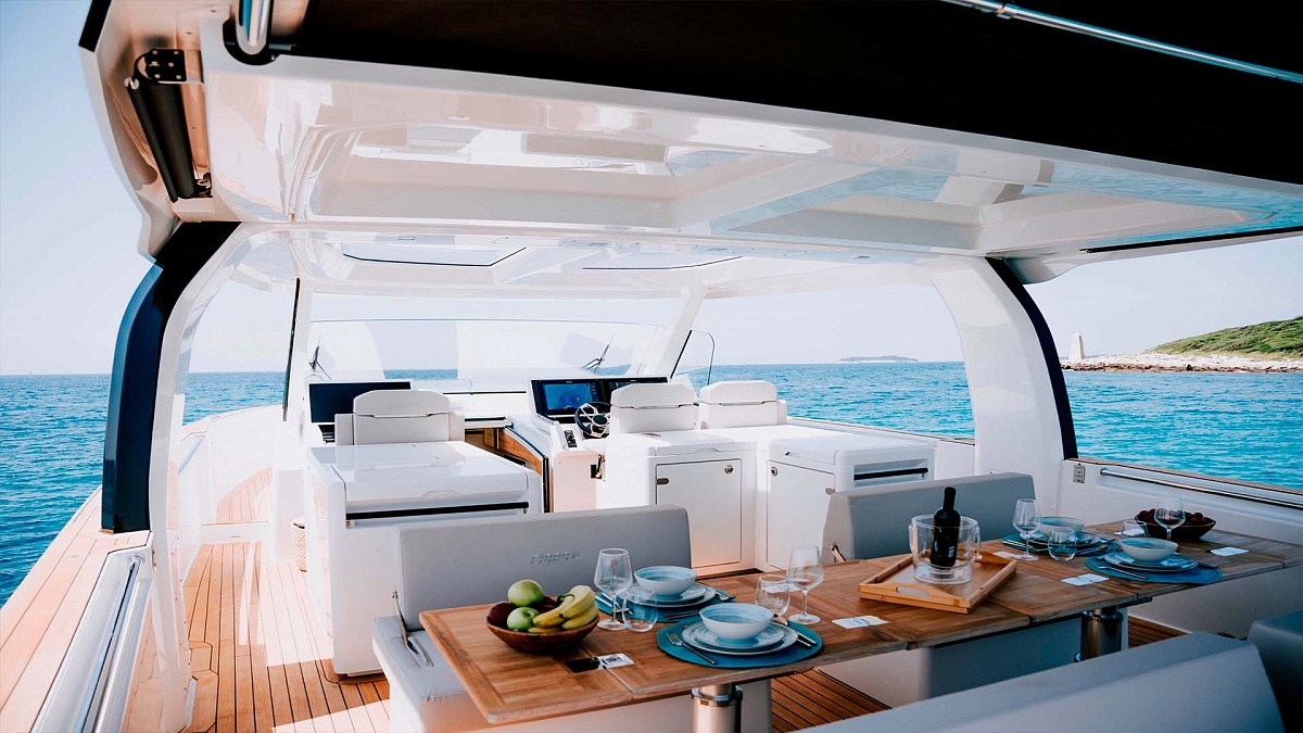 Обеденная зона на Fjord 53 XL ALB 2 в Хорватии