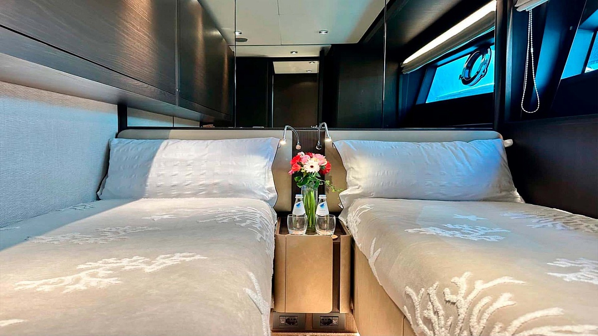 Гостевая каюта на яхте Ferretti 860