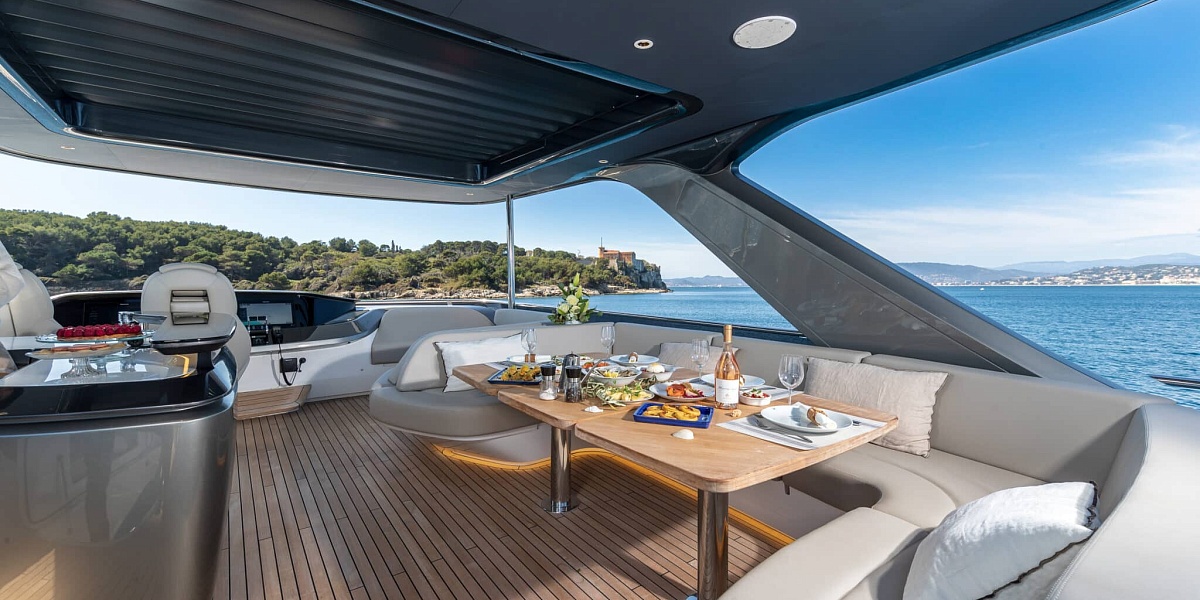 Аренда яхты Princess 72 во Франции