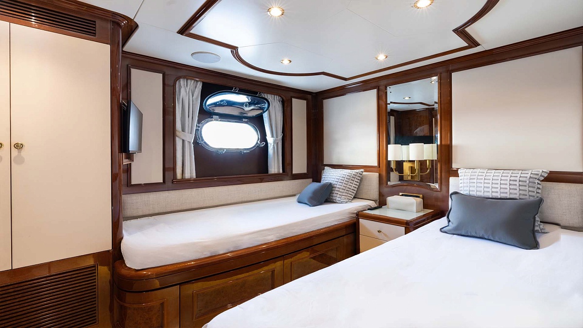 Гостевая каюта яхты Benetti 115 DXB во Франции