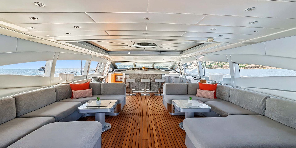 Mangusta 108 JFF диваны в салоне - аренда яхты во Франции: Канны, Ницца, Монако, Сен-Тропе